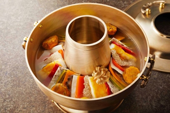 食在宮廷(しょくはきゅうていにあり) 中国の宮廷料理 食在宮廷 増補新版 | 愛新覚羅 浩 |本 | 通販 | Amazon