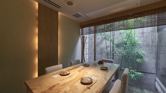 【東京都電サボ】（表）六本木←北青山一丁目−四谷三丁目（裏）四谷←北青山−六本木 鉄板焼き あおやま - Restaurant Guide - TableCheck