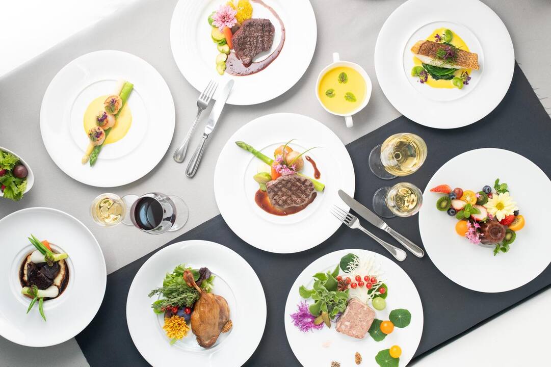Bistrot Cafe de Paris - Restaurant Guide - TableCheck