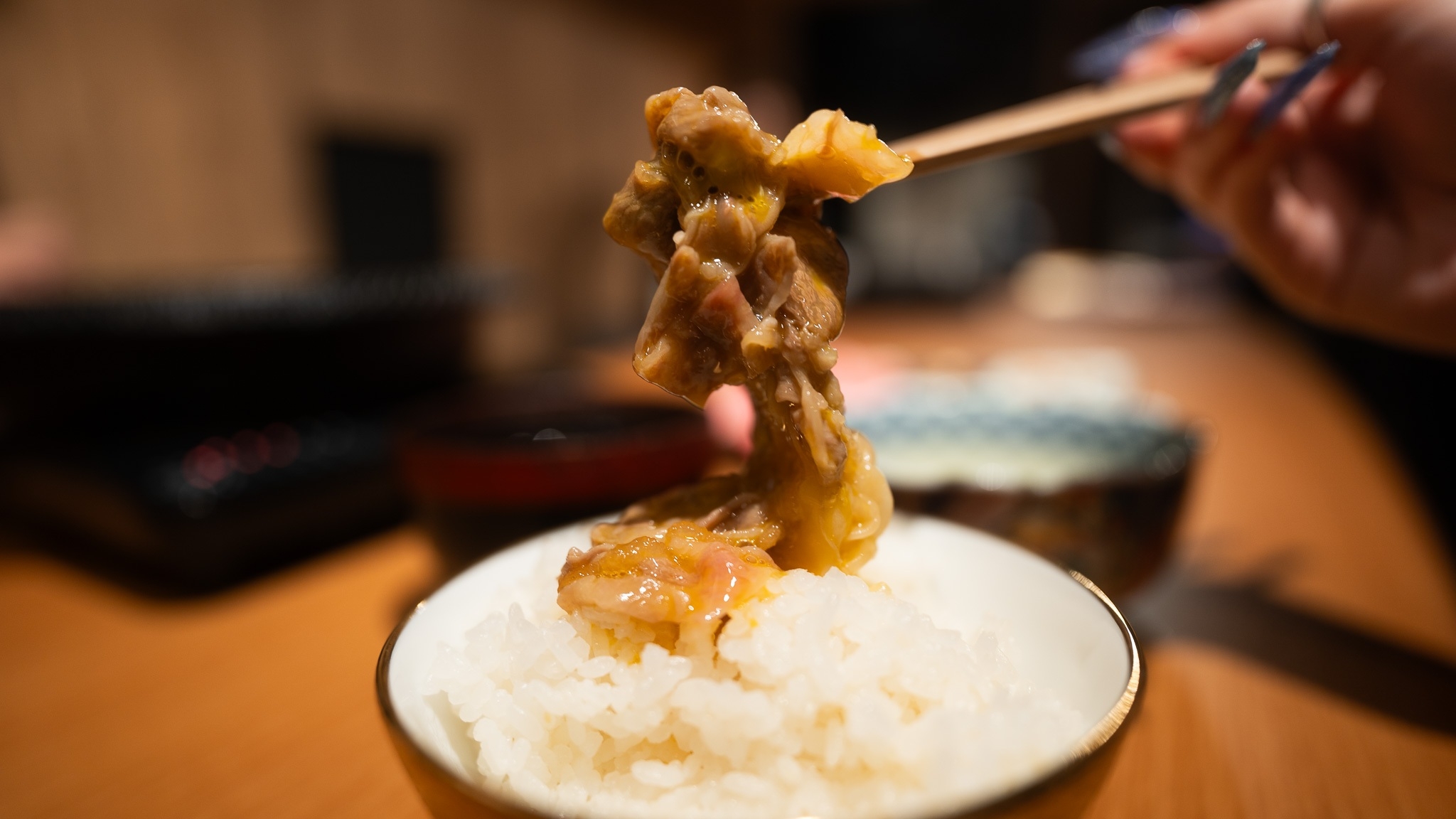 すきやき様 神戸牛 すき焼き・焼肉用（300g・冷凍）: あつめて、兵庫