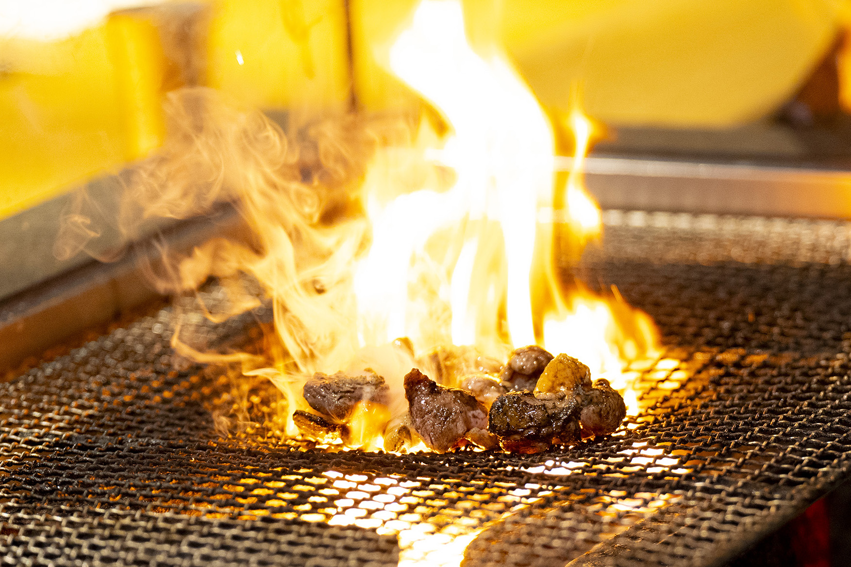 宮崎地鶏炭火焼 車 心斎橋店 - Restaurant Guide - TableCheck