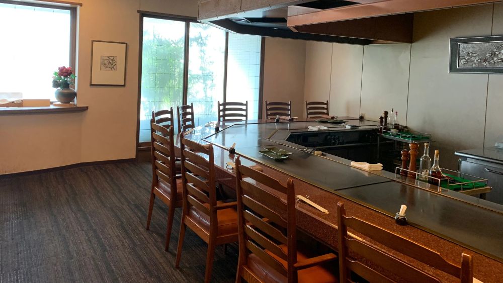 鉄板焼 華山 / ザクラウンパレス新阪急高知の施設画像1