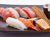 本日の握り寿司８貫（赤出汁付）