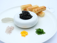 [Course Included] Caviar and Glass of Champagne Set