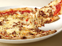 アジオ（トマトソース、チーズ、牛挽肉、玉ねぎ）