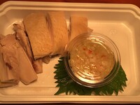 【T.O.】伊達鶏を使った蒸し鶏の葱ソース