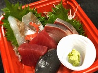 あさつき醤油で食べる天然お造り３種盛