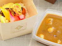 【ドライブスルー】 契約農家さんの彩り野菜ビーフカレー