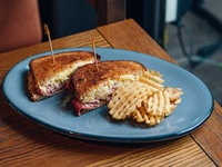 Reuben sandwich with pastrami, Emmental, sauerkraut and thousand island on grilled NY rye bread