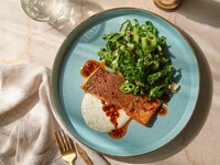 【TAKEAWAY】サーモンとブロッコリーのタイガーサラダ- グリーンチリ、ブロッコリー、青のりと豆腐のピューレ