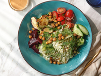 【TAKEAWAY】チョップドサラダ-枝豆、ズッキーニ、トマトトマト、キャベツ、ひよこ豆、ビーツ、シトラスセサミドレッシング