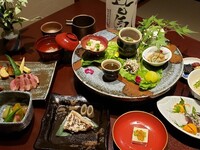 【雪コース】先附、八寸など九品。お肉料理もしくは、お魚料理を選べるメイン料理