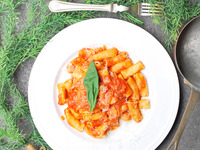 【DELIVERY】リガトーニ アマトリチャーナ