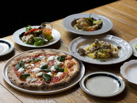お好きなメイン料理とサラダビュッフェランチ
