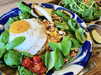 神戸前開産のバジルを楽しむガパオライス