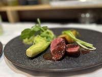 【選べるメインは黒毛和牛Ａ５ランク肉など3種類から。記念日にもおすすめのランチコース】