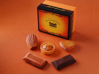 Halloween assorted baked sweets — 5 pieces