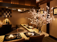 [Private room HANAMI] Feel the spring with cherry blossom viewing and a dinner of Kuroge Wagyu beef and spiny lobster teppanyaki