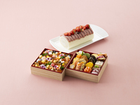 【通常】　ひなまつりお祝いセット　「花」　（ひなまつり二段重＋ひなまつりロールケーキ）　【カード決済用】