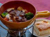 但馬牛と八鹿ポークの煮込みハンバーグセット（ドリンク付）