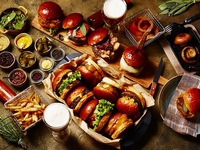 《Counter seat》 [Regular price (Lunch)] The Burger Set  3,978 yen