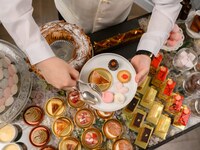 【プティアッシュ】神戸ビーフもも肉をメインに兵庫五国の食材を中心に、食後は華やかなワゴンデザート(全6品)