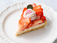 苺と桜のタルト（ピース）