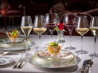 "Private room guaranteed" "New Year's party plan" Dinner course with 7 dishes + 4 glasses of wine pairing