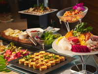 【12/31,1/1】New Year's Special Dinner Buffet with Free Flow Soft Drinks—8,800 yen per child (7-12 years of age)