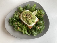 【アボカドホエイトースト】