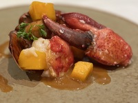 【オマール海老を堪能！　おまかせディナーコース】メインディッシュには黒毛和牛A5肉、人気のオマール海老料理もお楽しみください
