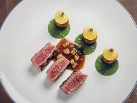 Lunch【12,000】　最旬食材を毎朝厳選。メイン料理は黒毛和牛に。開業時から続く不動の人気コースです