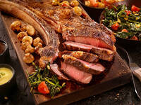 目玉商品！ 骨付トマホークのステーキ