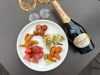 Champagne Free Flow 前菜盛り合わせ付き