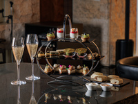 ＜weekend＞adee Seasonal Afternoon Tea & Live Music with a Glass of Champagne(-11/30)