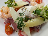 ランチタイム　フリードリンクとお魚料理とお肉料理のダブルメインラン