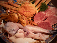 [Kursi di konter] Hidangan spesial Natal terbatas yang terdiri dari daging sapi Yonezawa pilihan khusus, ikan buntal harimau alami, kepiting Matsuba, dan kepiting Kobako, total 13 hidangan