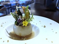 Seasonal vegetables with slow-roasted onion (V)