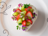 Anniversary Plan "Cattleya Course" 13,200 yen [1 drink for toast, whole cake] Sautéed Japanese Black Beef ☆ Private rooms available