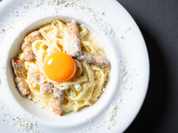 【自家製道産生パスタランチコース】サラダ、パン付