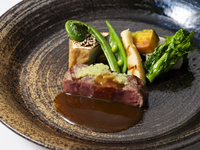 A celebratory lunch featuring the bounty of spring and domestic beef: 6,000 yen