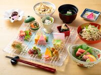 [Weekdays only] Kamakura Seasonal Flavors - Colorful - Set meal featuring 9 kinds of side dishes and 2 kinds of sashimi