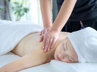 アロマボディトリートメント（全身）　90分    Aroma Body Treatment  90min