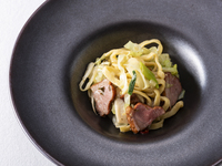 【六季菜ディナーコース】ふかひれ（胸鰭）の上海風煮込みなど全７品