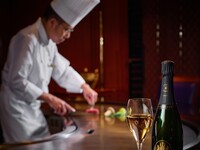 [Menu exclusive to hotel guests | Sundays and Mondays only] Pair of A5-rank premium Japanese black beef steak dinners with 15% off + birthday special + teppanyaki foie gras and complimentary after-meal drink *Menu limited to 2 people