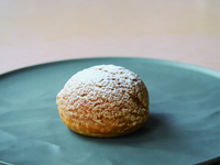 富山県産牛乳のシュークリーム