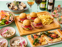 スパークリングワイン含む全40種が飲み放題！90分フリードリンク付き「グループプラン」