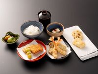 Great value lunch at "Hanawarai"