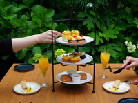 【 夏 マンゴーとパッションフルーツのアフタヌーンティー】+カフェフリー＆ウェルカムドリンク