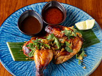 Limited to 3 people! Thai-style bone-in chicken thigh "gai yan" + main course of your choice, 10 dishes in total